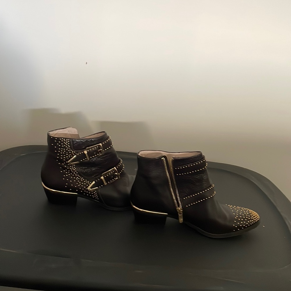 Women’s Vince Camuto booties size 7.5